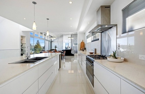 Forresters Beach House | Luxury Villas Bluewater at Forresters (w/heated rooftop spa)