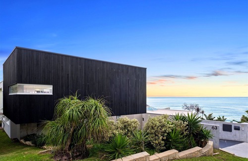 Forresters Beach House | Luxury Villas Bluewater at Forresters (w/heated rooftop spa)