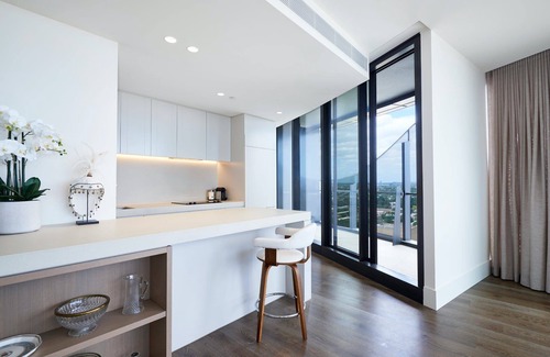 South Yarra Apartment | Luxury Villas Chapel View (With Car Parking)