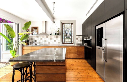 St Kilda House | Luxury Villas St Kilda West Beach (Walk to the beach)