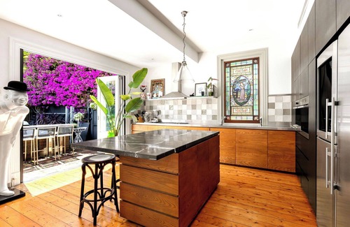 St Kilda House | Luxury Villas St Kilda West Beach (Walk to the beach)