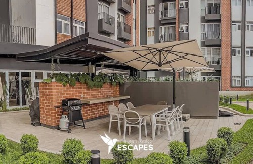 Zona 11 Apartment | Luxury Volcano & Pool View FREE Pool/Gym KING Bed