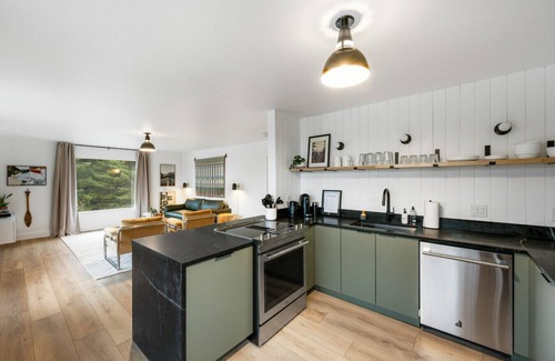 Juneau Apartment | Luxury w/View, Sleeps 4! Walk to Tours & More! 8