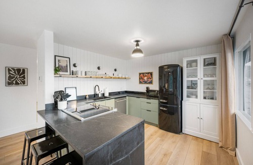 Juneau Apartment | Luxury w/View, Sleeps 4! Walk to Tours & More! 8