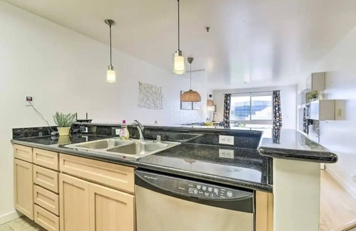 Emeryville Apartment | Luxury Warm Cozy Homenn