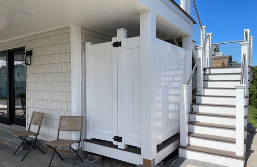 Narragansett House | Luxury Water View-Walk to Beach-Central Air 4 Bedroom-Newly Remodeled Sleeps 10
