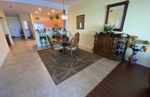 Clearwater Beach Condo | Luxury Waterfront- Tropical Decor -3 Bdr/2Bth-1824 sq.ft.-Adjustable Bed!