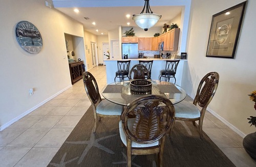 Clearwater Beach Condo | Luxury Waterfront- Tropical Decor -3 Bdr/2Bth-1824 sq.ft.-Adjustable Bed!