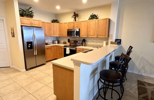 Clearwater Beach Condo | Luxury Waterfront- Tropical Decor -3 Bdr/2Bth-1824 sq.ft.-Adjustable Bed!