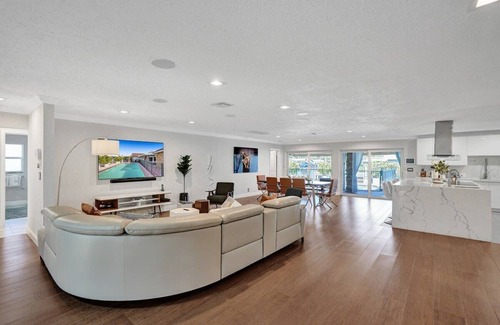 Fort Lauderdale Villa | Luxury Waterfront | Pool, Sauna, Playground & more