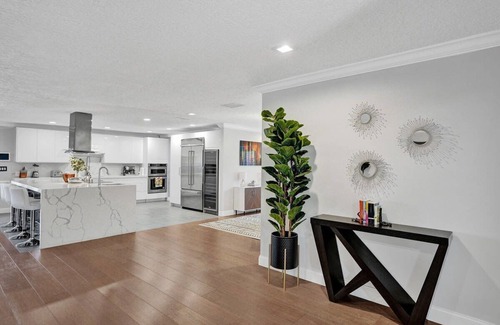 Fort Lauderdale Villa | Luxury Waterfront | Pool, Sauna, Playground & more