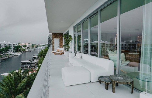 Nurmi Isles Apartment | Luxury Waterfront Penthouse in Central Location