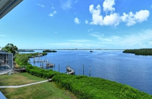 Englewood South Condo | Luxury, waterfront condo in the quaint, old Florida town of Englewood,