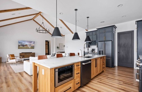 Mineral House | Luxury Waterfront: game room, hot tub, boat dock