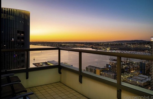 Columbia Condo | Luxury Waterfront High-Rise in Downtown San Diego Condo