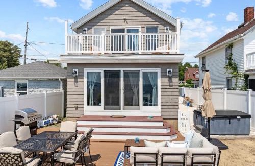Somerset House | Luxury Waterfront Home Perfect for Family