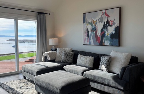 Vallejo House | Luxury Waterfront Home – 3BR, 4 Beds, Stunning Views, Quiet Retreat & Comfort
