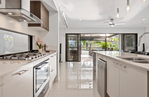 Maroochydore House | Luxury Waterfront Living In the heart of Sunshine Coast.