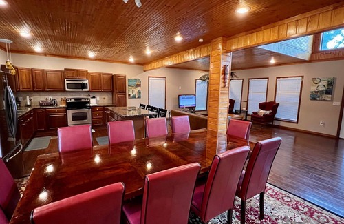 Milam Cabin | Luxury Waterfront Lodge In Toledo Bend Lake