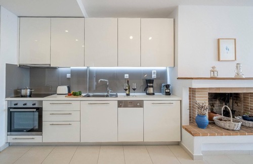 Kiveri Apartment | Luxury waterfront one bedroom apartment, sea view