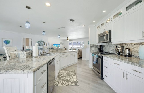 Marco Island House | Luxury Waterfront Pool Home, Walk to Beach, Kayaks SUP's, Bikes, Pool/PPong Tbl