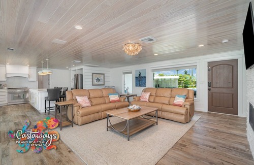 Bokeelia House | Luxury Waterfront Retreat – 3BR/3BA | Sleeps 8 | Private Dock & Gulf Access
