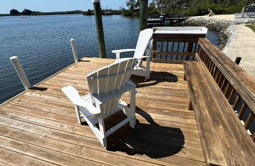 Crystal River House | Luxury Waterfront Oasis Scallop, Fish, Kayak, Breathtaking Views, Private Dock