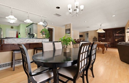 Oak Haven House | Luxury Waterfront/Pool House 7 mins to TIAA Bank Field