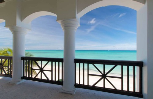 Nassau Villa | Luxury Waterfront Villa La Mouette with infinity Pool