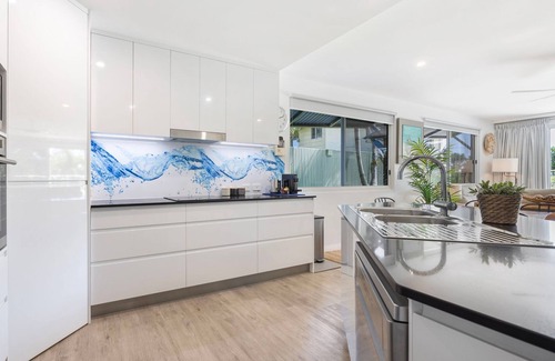 Pialba Apartment | Luxury Waves on the bay