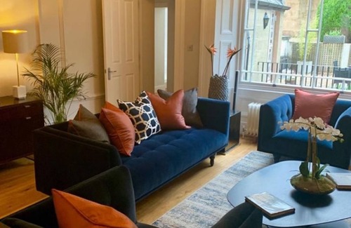 Kelvinbridge Apartment | Luxury West End Apartment (Park area) - with free Parking space