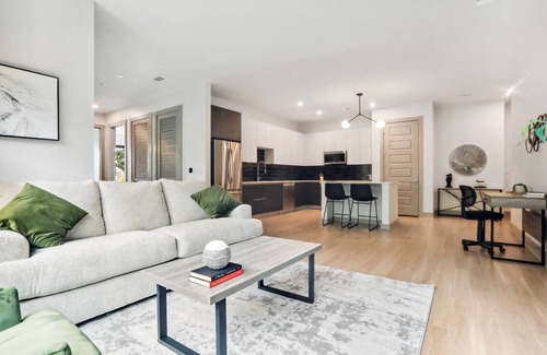 Home Park Apartment | Luxury West Midtown 2 Bdrm in Atlanta