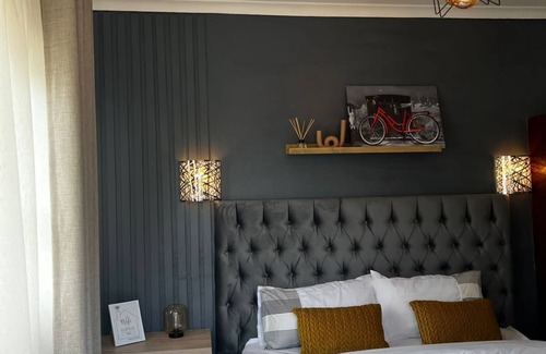 Kempton Park Cabin | LuxuryAirportLodge near OR TAMBO