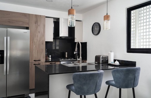Yolanda Morales Condo | LuxuryCityCenterApart-Pool-Gym-WiFi-A/C-YellowKey*