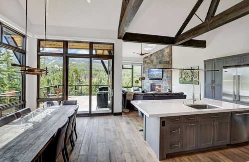 Peak 8 House | LuxuryHome Private HotTub Private Gondola Access OXYGEN System Stunning Views!