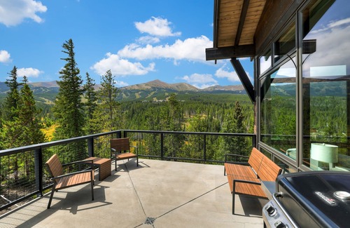 Peak 8 House | LuxuryHome Private HotTub Private Gondola Access OXYGEN System Stunning Views!