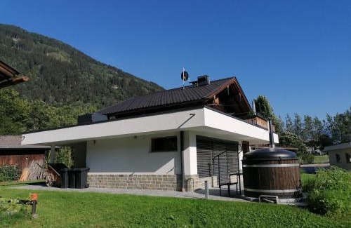 Finsing Ski Chalet | Luxus Chalet Fasserhäusl im Zillertal - Sauna ,Hot Tub, Kamin & Alpenblick für bis zu 9 Personen