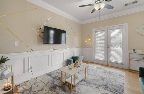 Atlantic Station Area House | Luxxe du’ Chateau - Luxurious 3 bedroom townhouse located on the edge of Atlanta