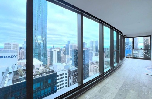 Melbourne Central Business District Apartment | LV42 High-Rise Condo CBD Panoramic City View