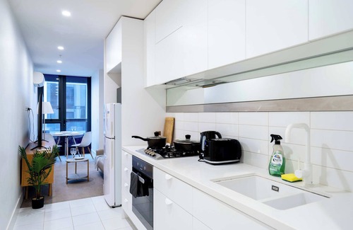 Melbourne Central Business District Apartment | Lvl 32 City View 1BR Near Queen Vic Market
