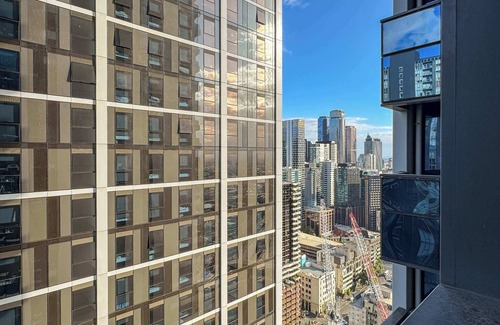 Melbourne Central Business District Apartment | Lvl 32 City View 1BR Near Queen Vic Market