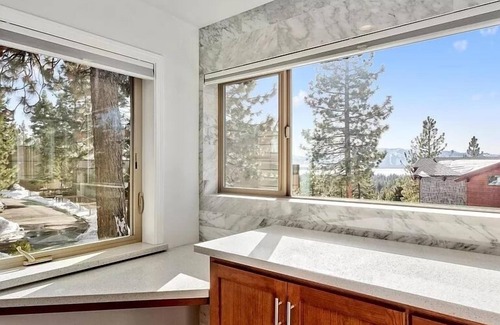 Round Hill Village House | Lx121 Pristine Tahoe Experience