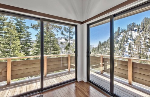 Upper Kingsbury House | Lx40 Tahoe Mountain view new build