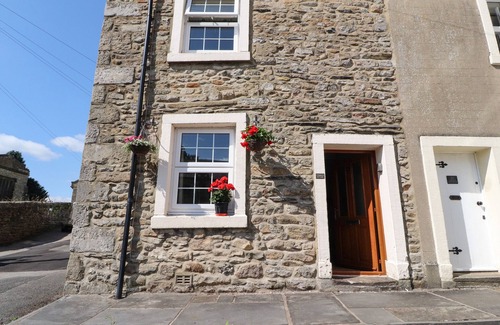 Giggleswick Cottage | LYCHGATE COTTAGE, pet friendly, character holiday cottage in Settle