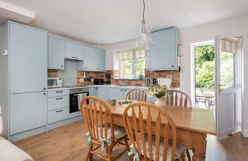 Keswick Cottage | Lydia's River Cottage - sleeps 4 guests in 2 bedrooms
