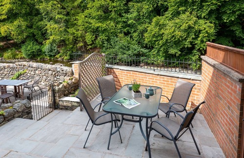 Keswick Cottage | Lydia's River Cottage - sleeps 4 guests in 2 bedrooms