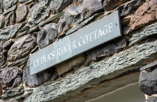 Keswick Cottage | Lydia's River Cottage - sleeps 4 guests in 2 bedrooms