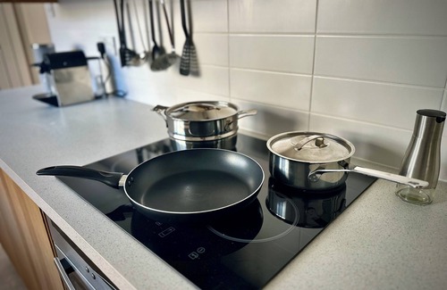 Lyme Regis Cottage | Lyme Regis self-catering cottage with parking n50m from the Cobb, 3 Bedrooms.