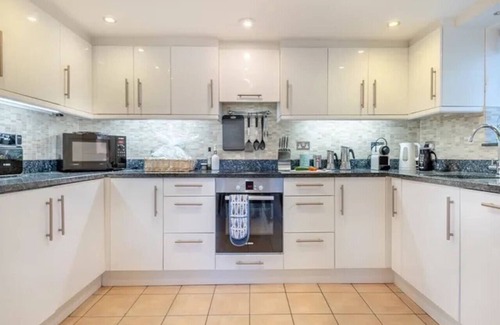New Forest District House | Lymington Retreat with Garden