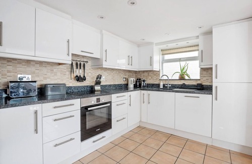 New Forest District House | Lymington Retreat with Garden